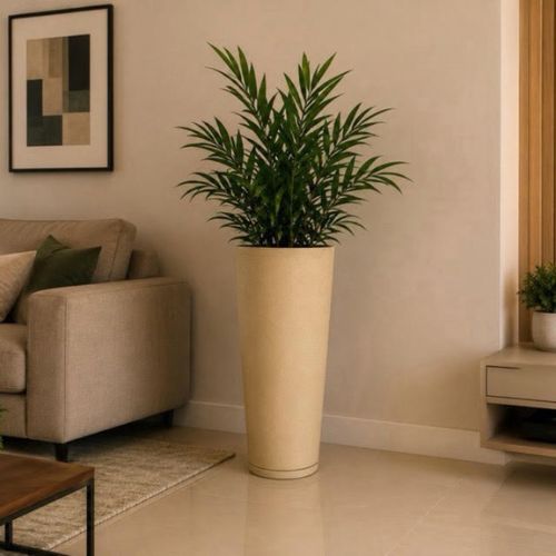 vaso alto para planta na cor bege