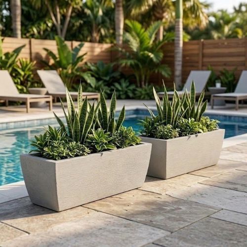 conjunto de 2 jardineiras para plantas na cor bege